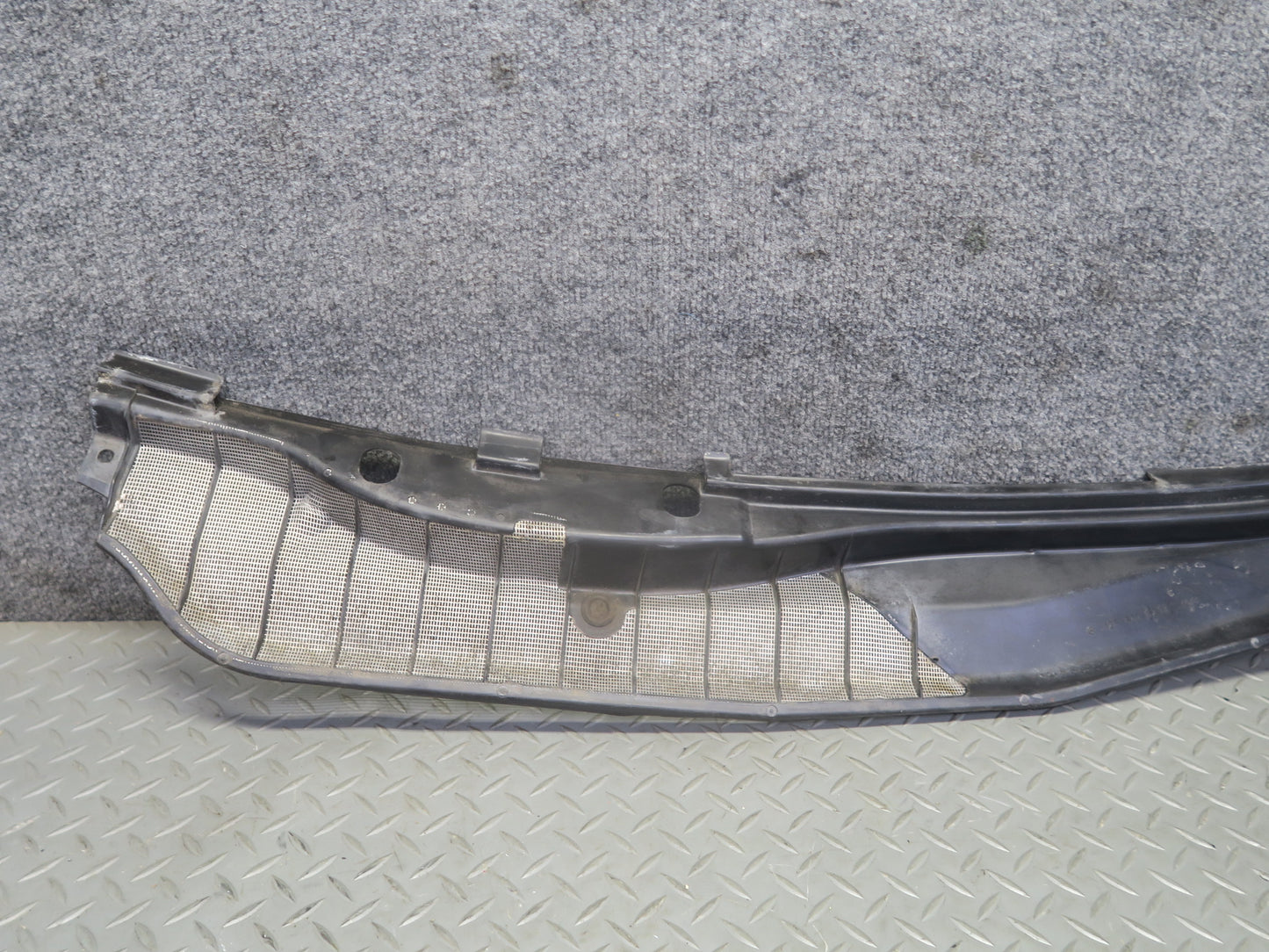 86-91 Mercedes W126 560SEL Front Windshield Wiper Vent Cowl Cover Panel Set OEM