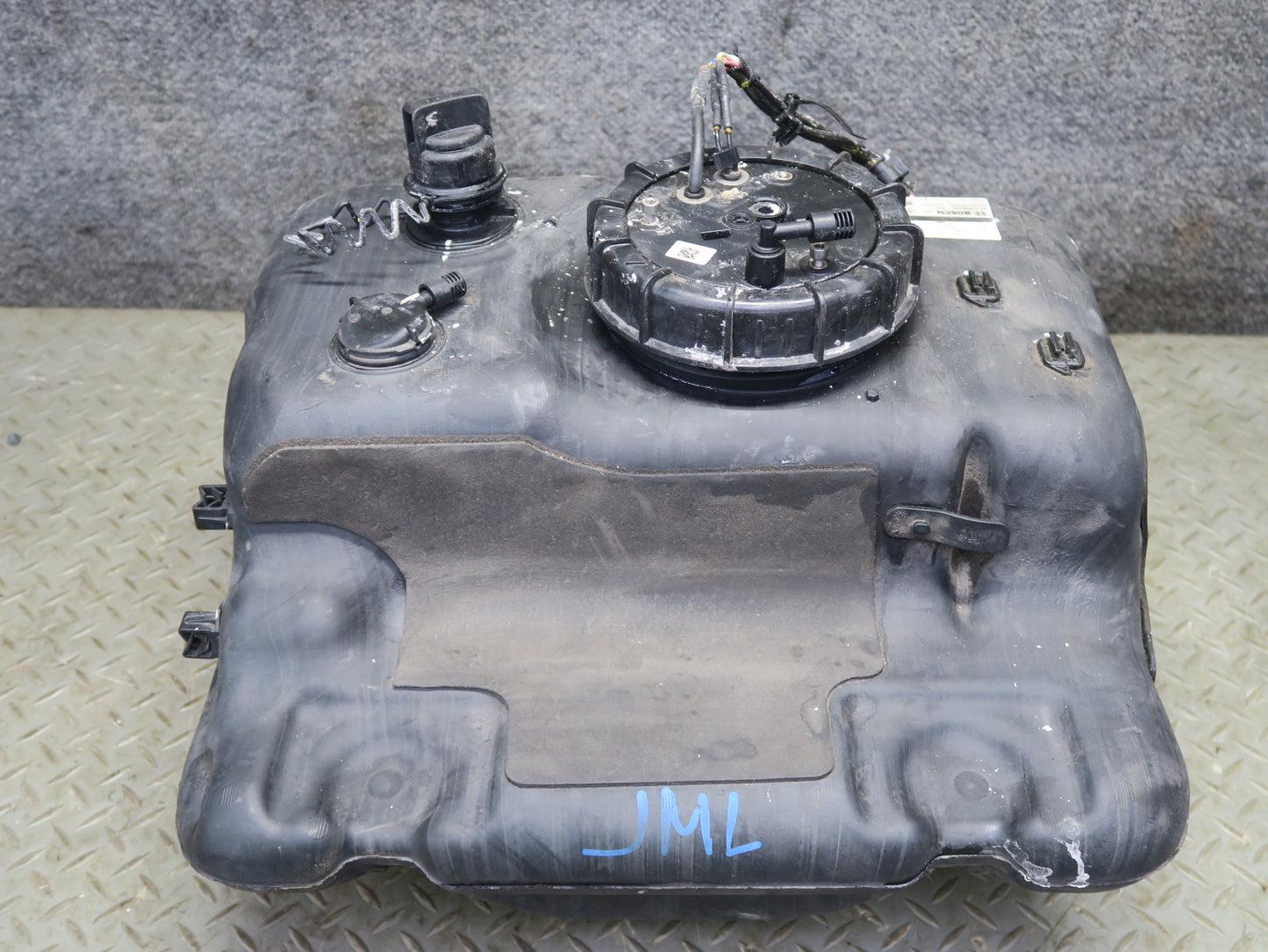 10-11 Mercedes W164 ML350 Diesel Adblue Fuel Additive Tank Container OEM