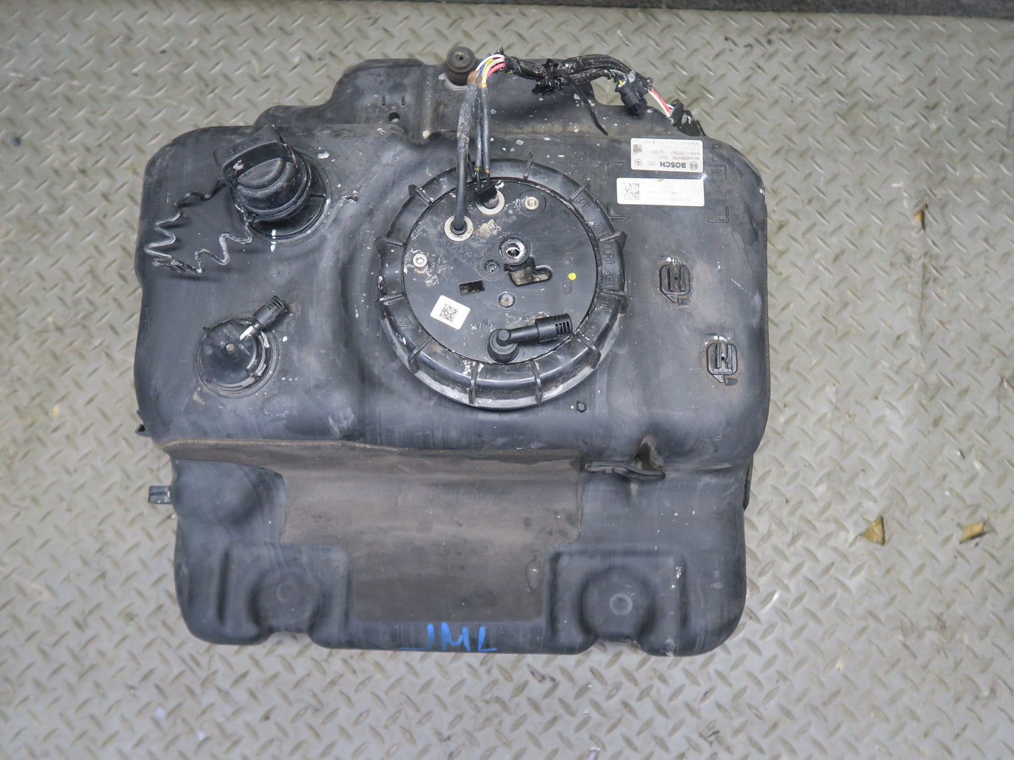 10-11 Mercedes W164 ML350 Diesel Adblue Fuel Additive Tank Container OEM