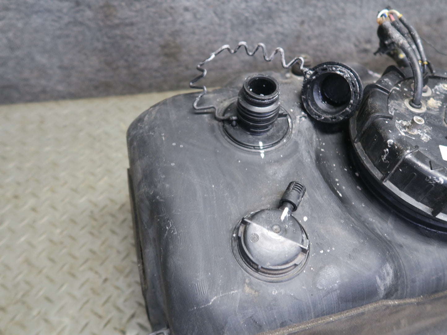 10-11 Mercedes W164 ML350 Diesel Adblue Fuel Additive Tank Container OEM