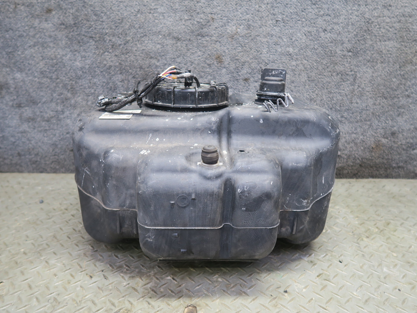 10-11 Mercedes W164 ML350 Diesel Adblue Fuel Additive Tank Container OEM