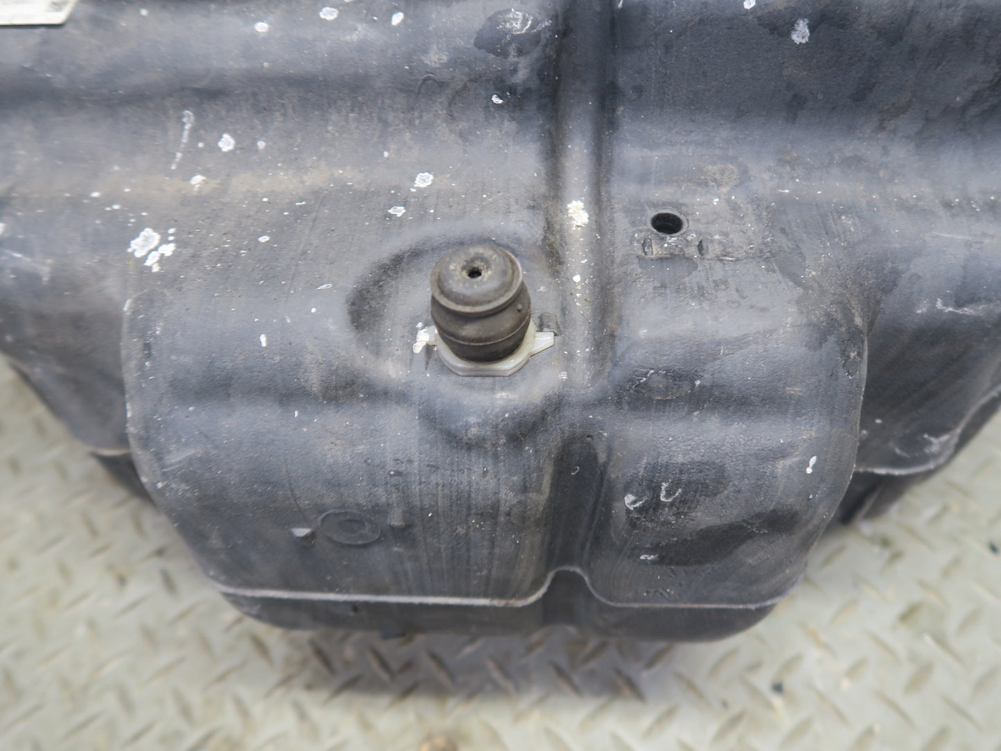 10-11 Mercedes W164 ML350 Diesel Adblue Fuel Additive Tank Container OEM