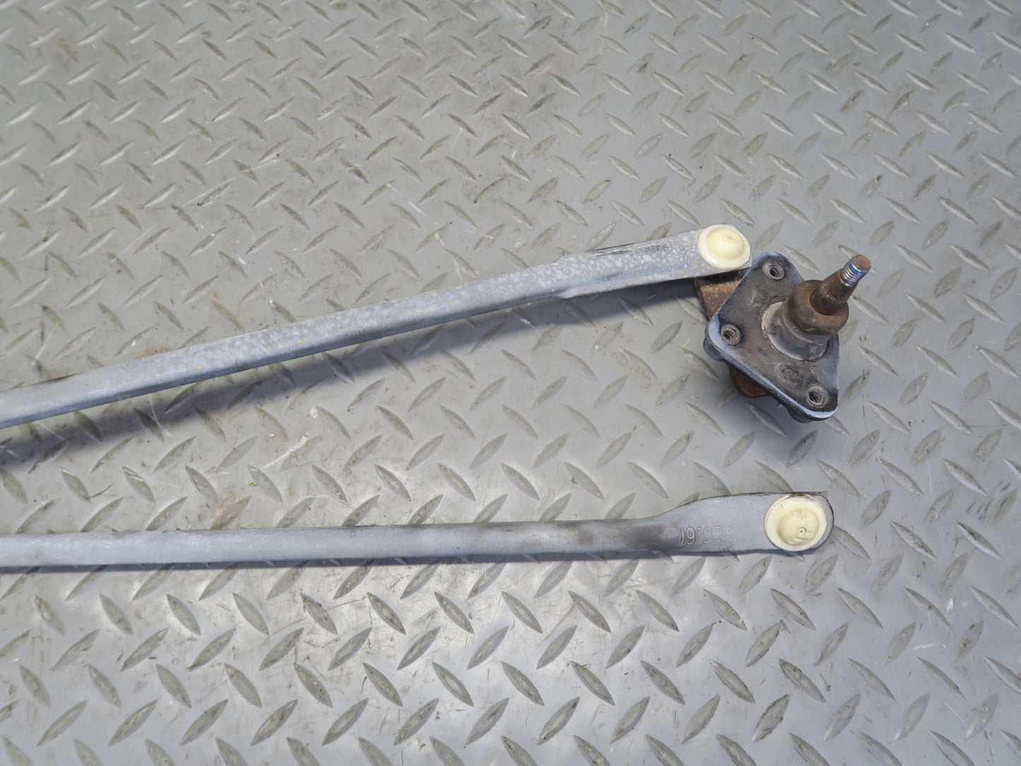 03-06 Chevrolet SSR Front Windshield Wiper Transmission Linkage w Motor OEM