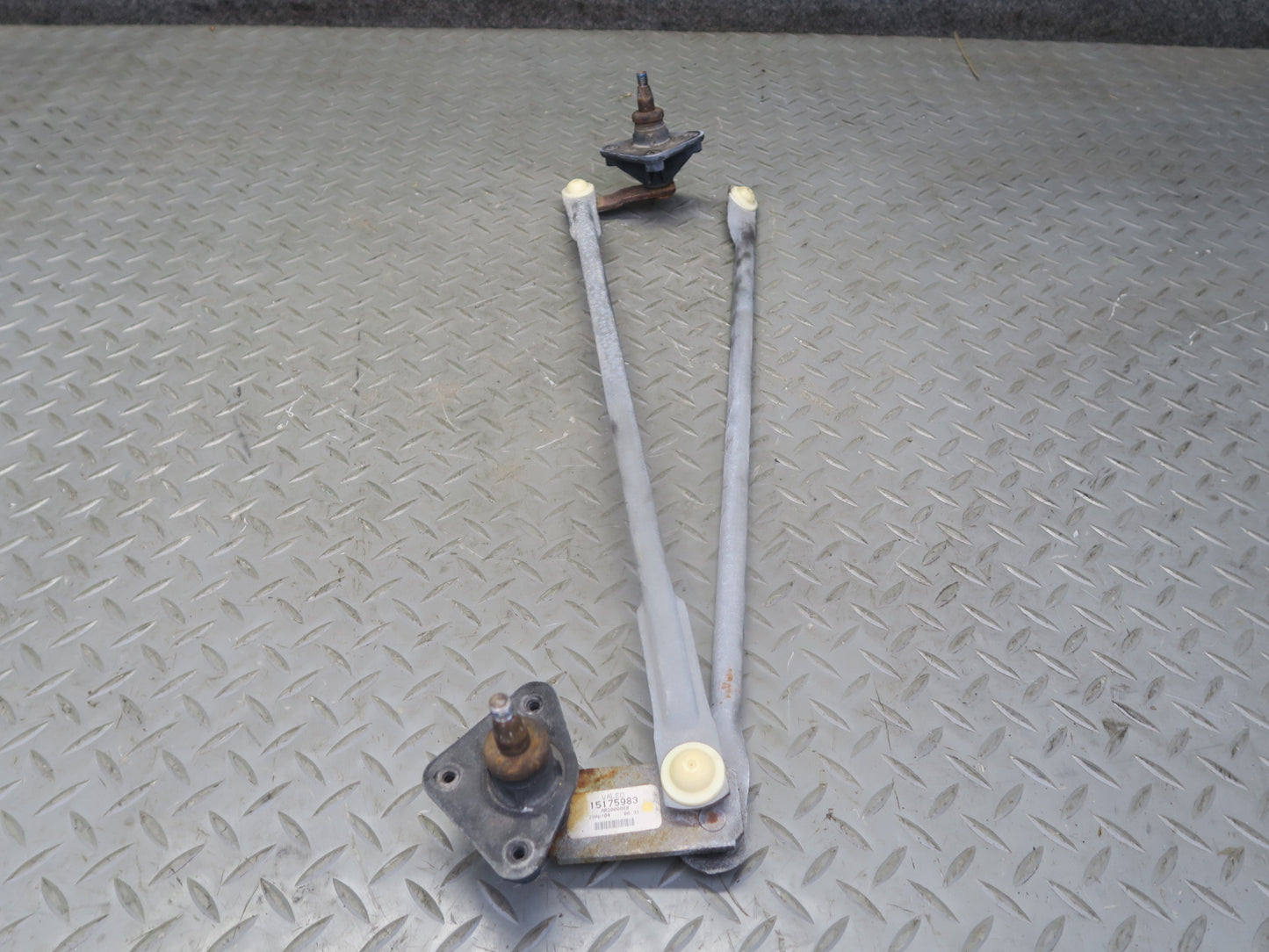 03-06 Chevrolet SSR Front Windshield Wiper Transmission Linkage w Motor OEM