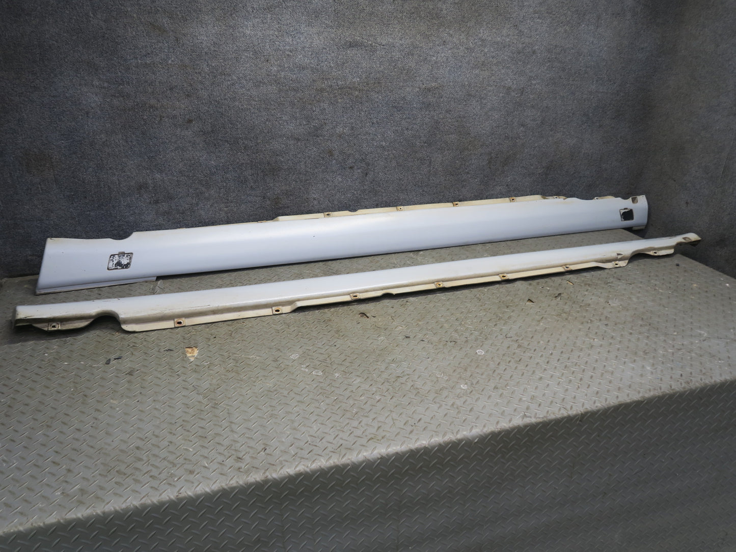 86-91 Mercedes W126 Set of 2 Left & Right Door Side Skirt Rocker Panel Gray OEM