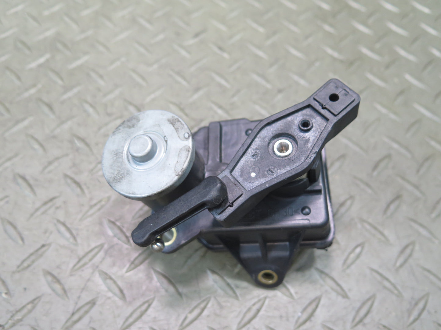 10-11 Mercedes W164 ML350 OM642 Diesel Engine Air Intake Flap Actuator OEM