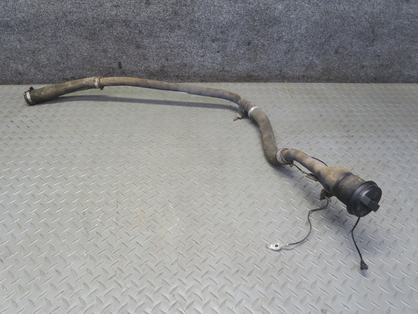 03-06 Chevrolet SSR Fuel Filler Neck Pipe w Fuel Cap 15147917 OEM