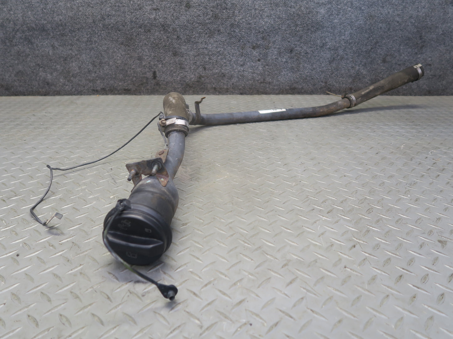 03-06 Chevrolet SSR Fuel Filler Neck Pipe w Fuel Cap 15147917 OEM