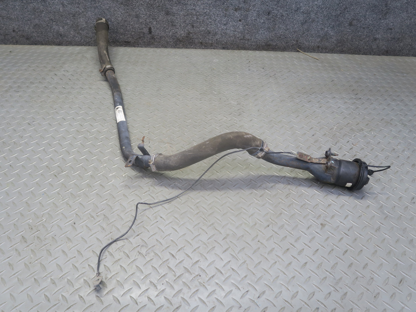 03-06 Chevrolet SSR Fuel Filler Neck Pipe w Fuel Cap 15147917 OEM