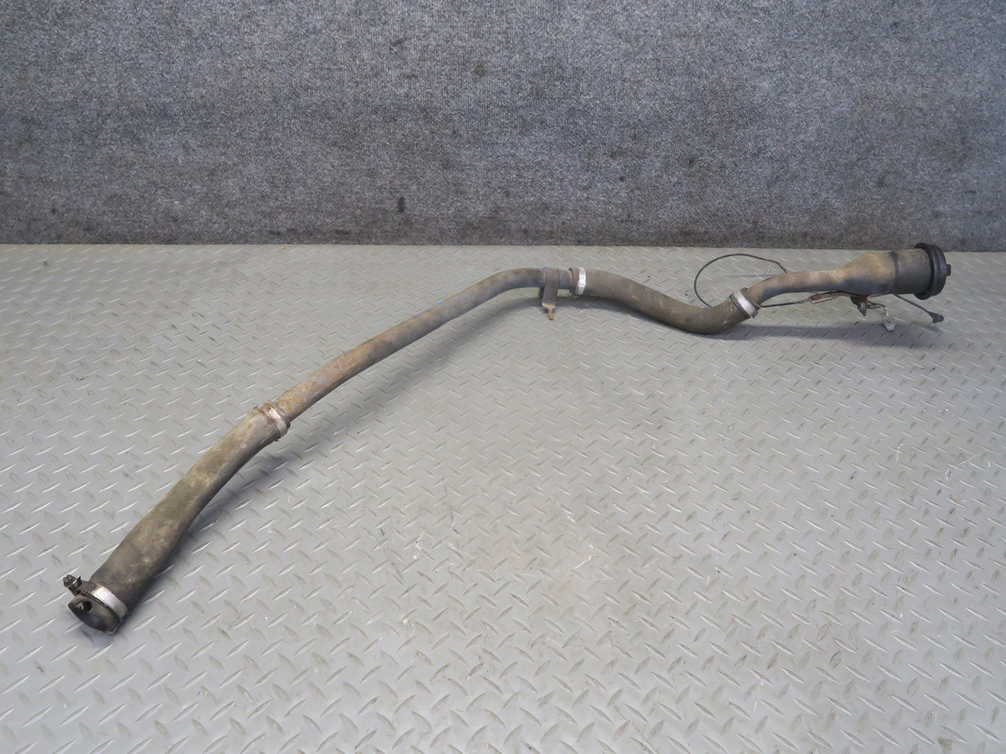 03-06 Chevrolet SSR Fuel Filler Neck Pipe w Fuel Cap 15147917 OEM