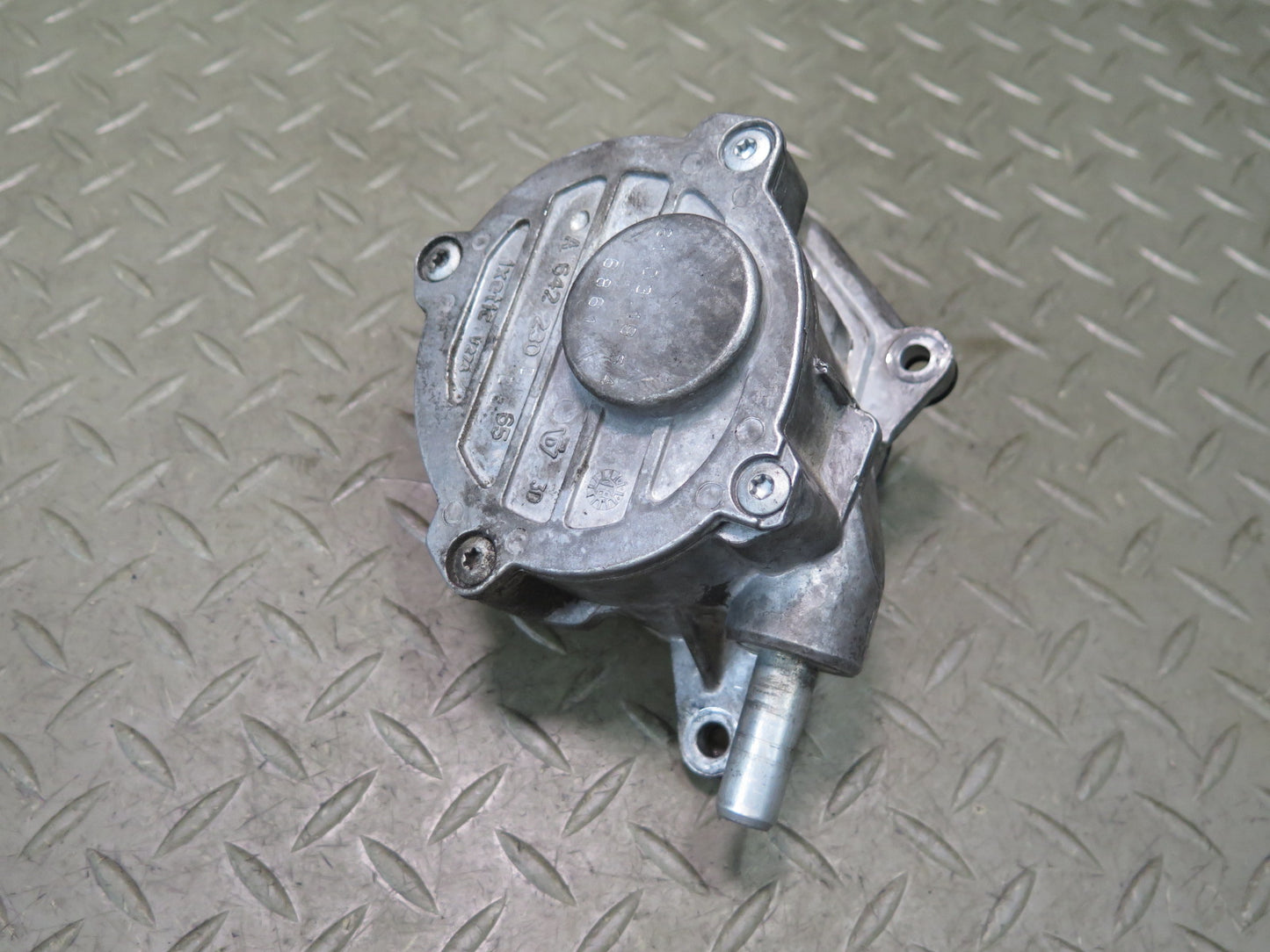 10-11 Mercedes W164 ML350 OM642 Bluetec Diesel Vacuum Pump OEM