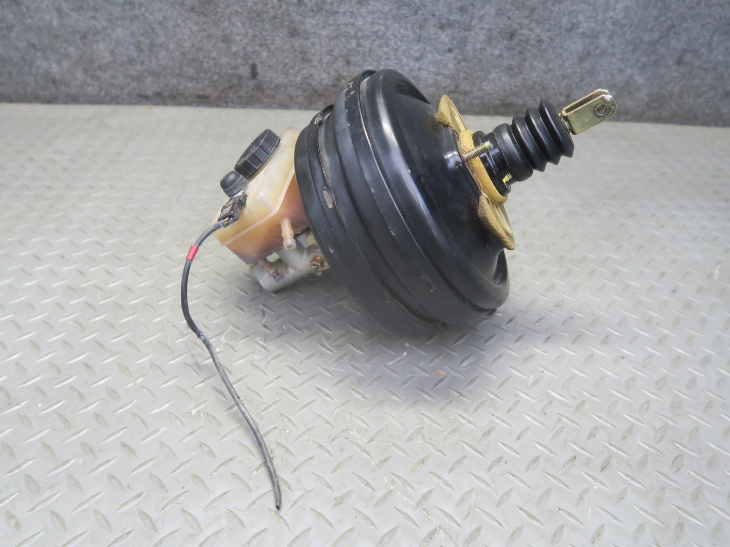 86-91 Mercedes W126 560SEL Brake Master Cylinder Booster Fluid Reservoir OEM