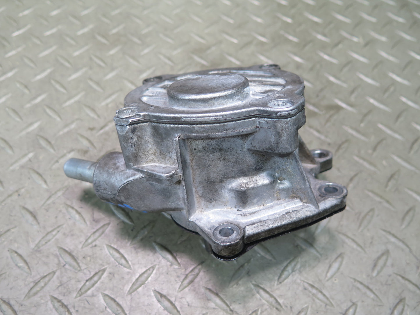 10-11 Mercedes W164 ML350 OM642 Bluetec Diesel Vacuum Pump OEM