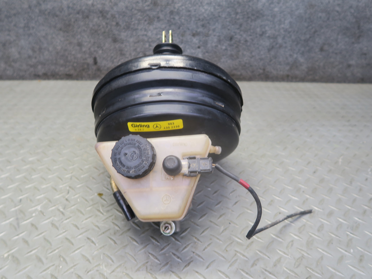 86-91 Mercedes W126 560SEL Brake Master Cylinder Booster Fluid Reservoir OEM