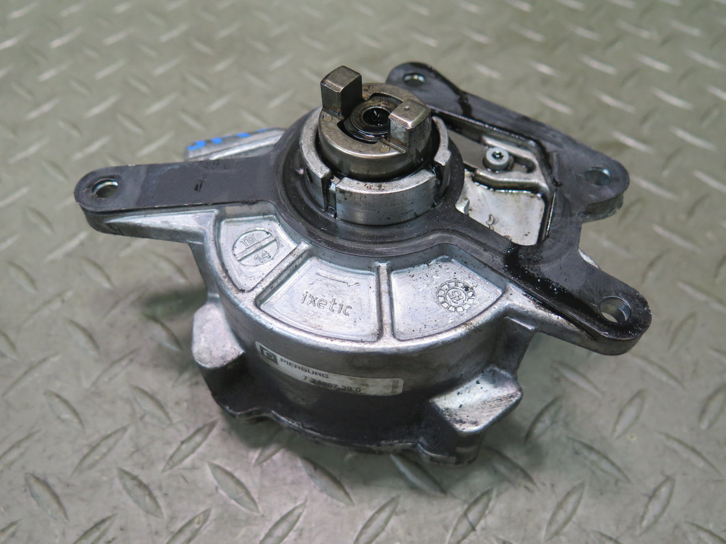 10-11 Mercedes W164 ML350 OM642 Bluetec Diesel Vacuum Pump OEM
