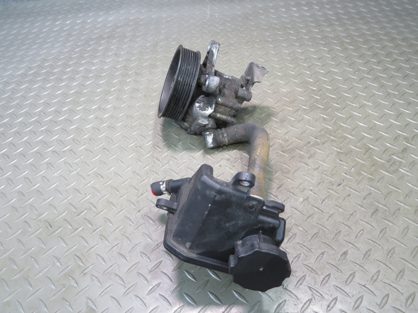 10-11 Mercedes W164 ML350 Bluetec Diesel Power Steering Pump w Reservoir OEM