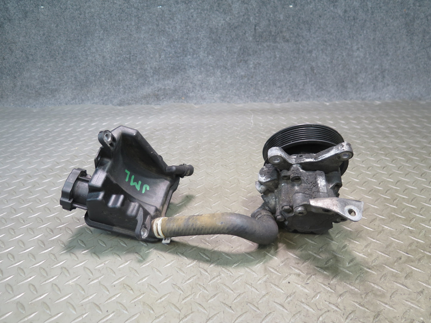 10-11 Mercedes W164 ML350 Bluetec Diesel Power Steering Pump w Reservoir OEM