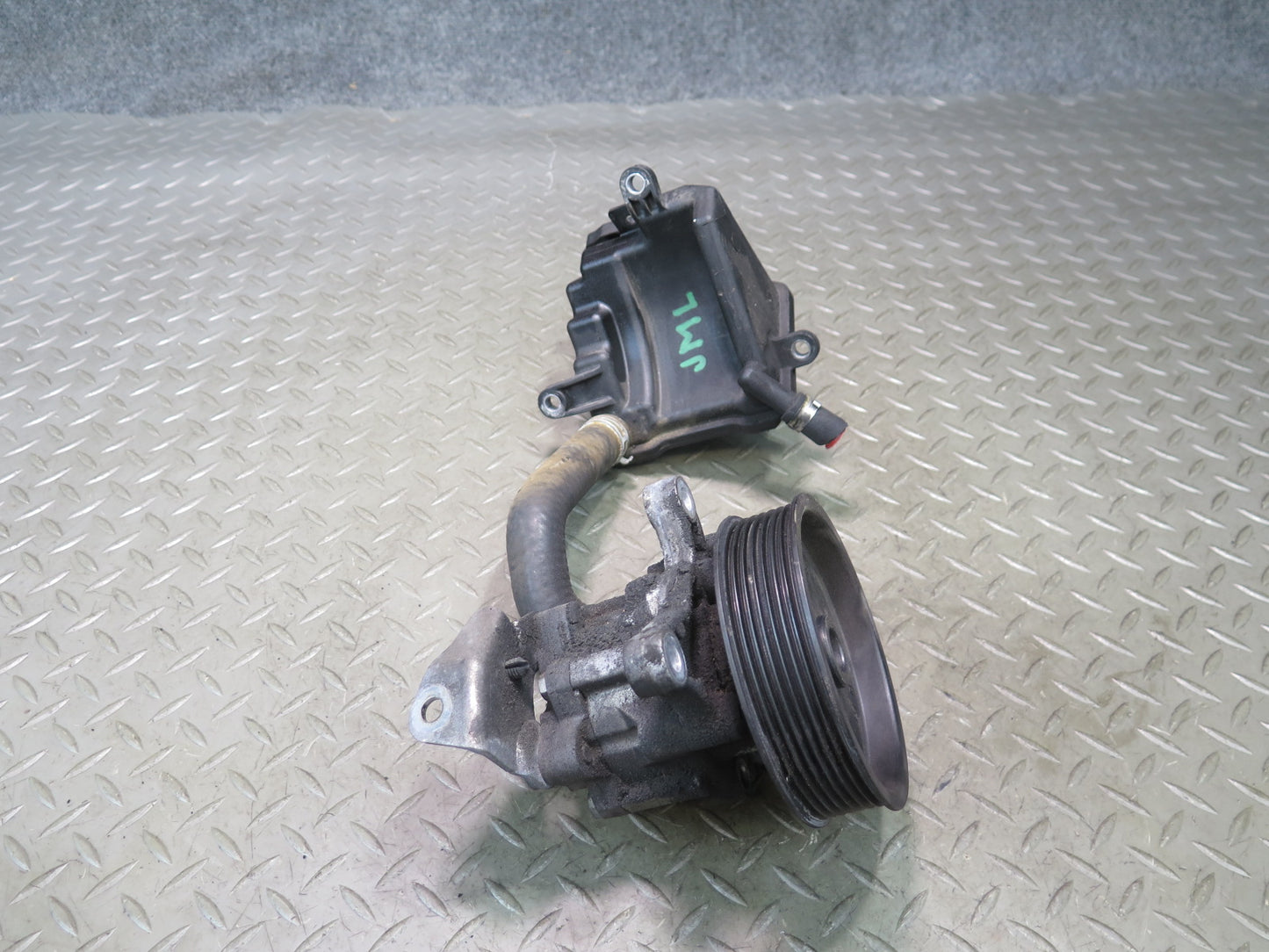 10-11 Mercedes W164 ML350 Bluetec Diesel Power Steering Pump w Reservoir OEM