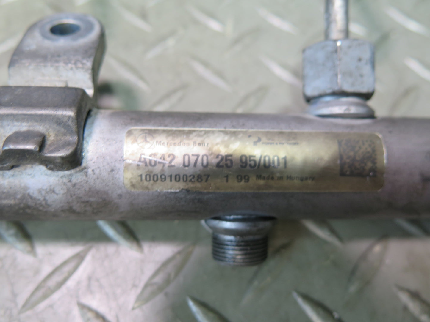 10-11 Mercedes W164 ML350 M642 Bluetec Diesel Fuel Injection Rail Set of 3 OEM