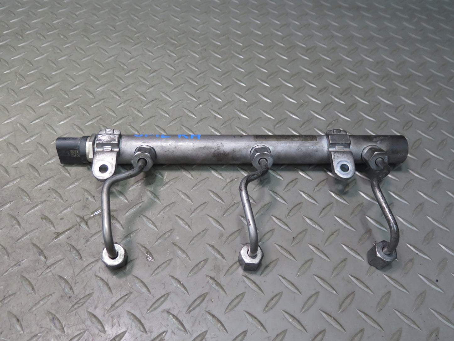 10-11 Mercedes W164 ML350 M642 Bluetec Diesel Fuel Injection Rail Set of 3 OEM