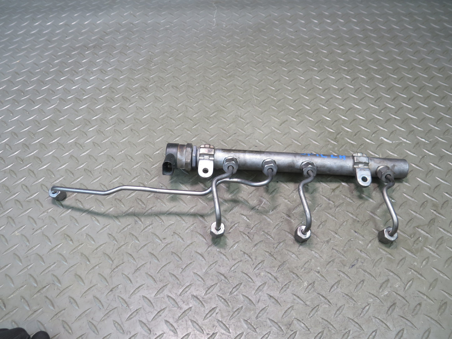 10-11 Mercedes W164 ML350 M642 Bluetec Diesel Fuel Injection Rail Set of 3 OEM