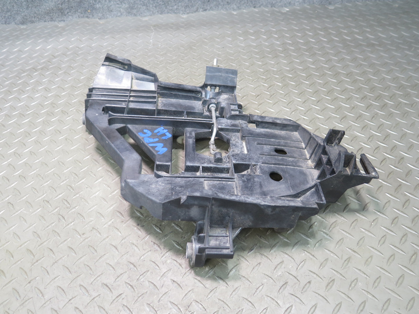 2003-2006 Porsche Cayenne 955 Front Left & Right Headlight Mount Set of 2