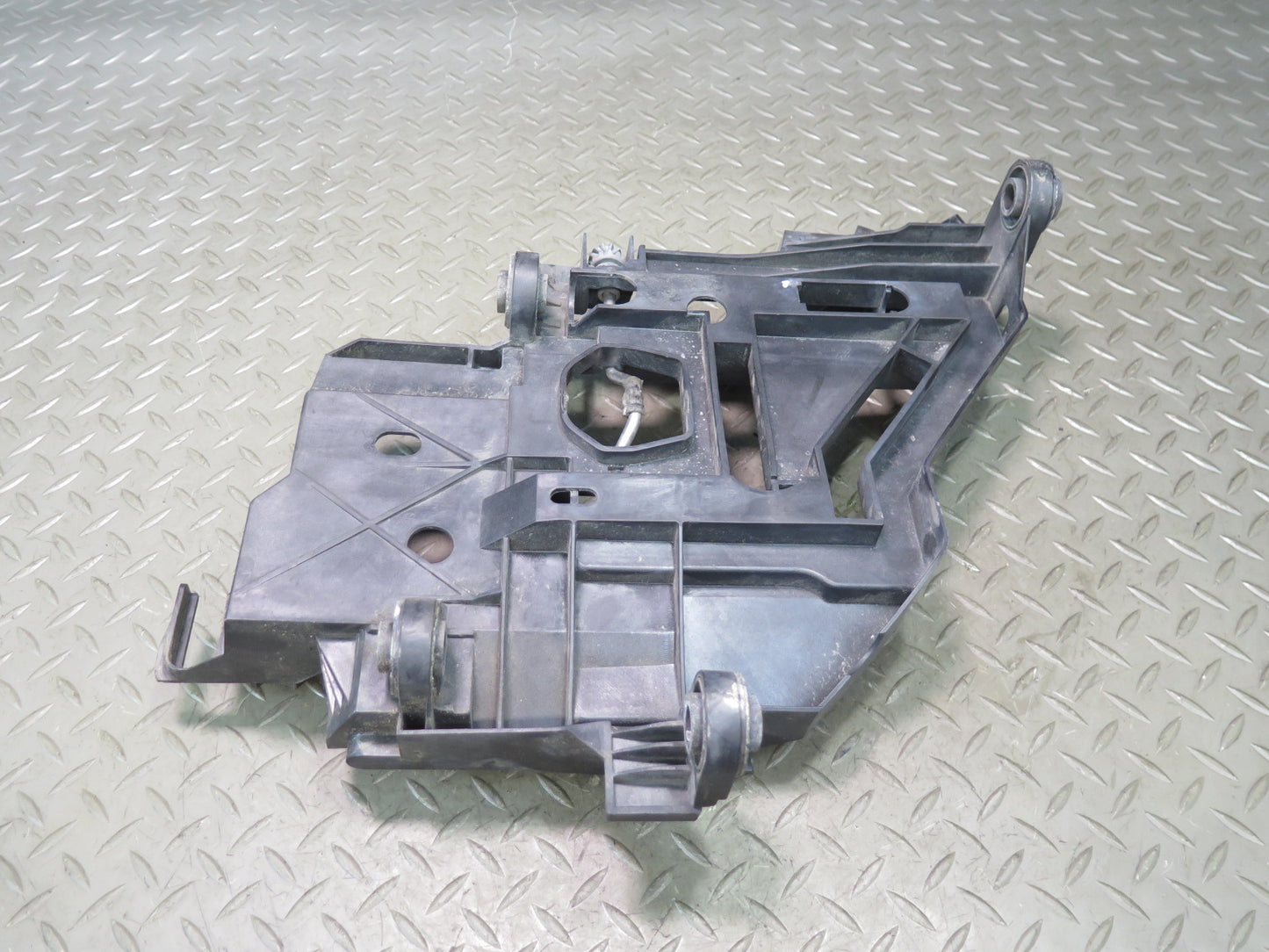 2003-2006 Porsche Cayenne 955 Front Left & Right Headlight Mount Set of 2