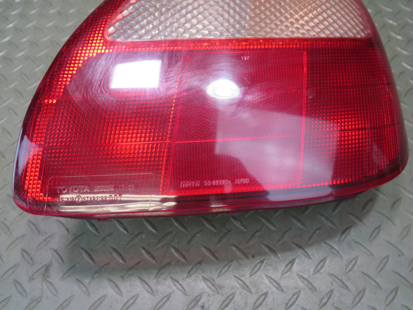 00-02 Toyota MR2 Spyder ZZW30L Rear Right Tail Light Lamp OEM