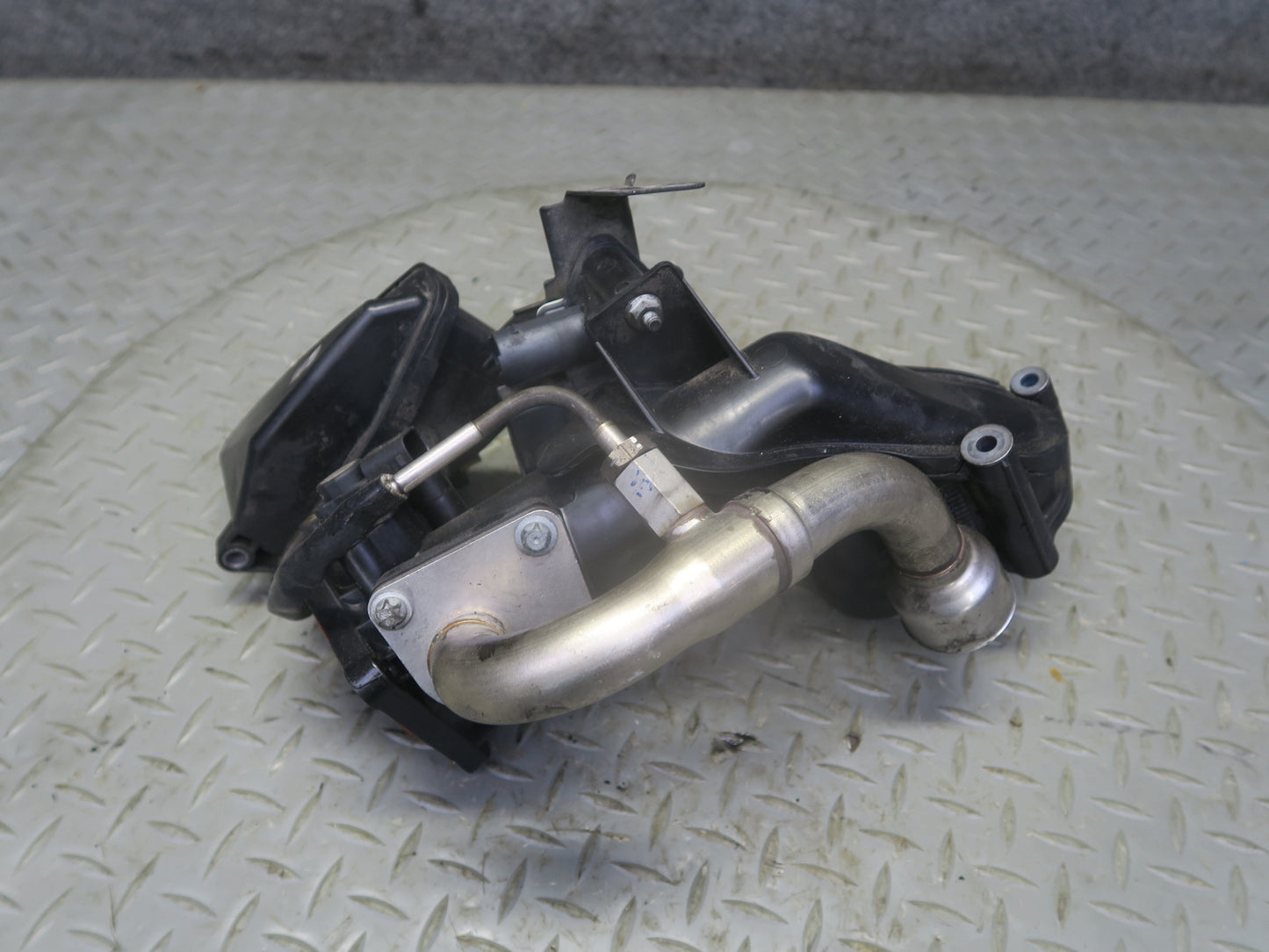 10-11 Mercedes W164 ML350 OM642 Bluetec Diesel Air Intake Duct Tube w EGR OEM