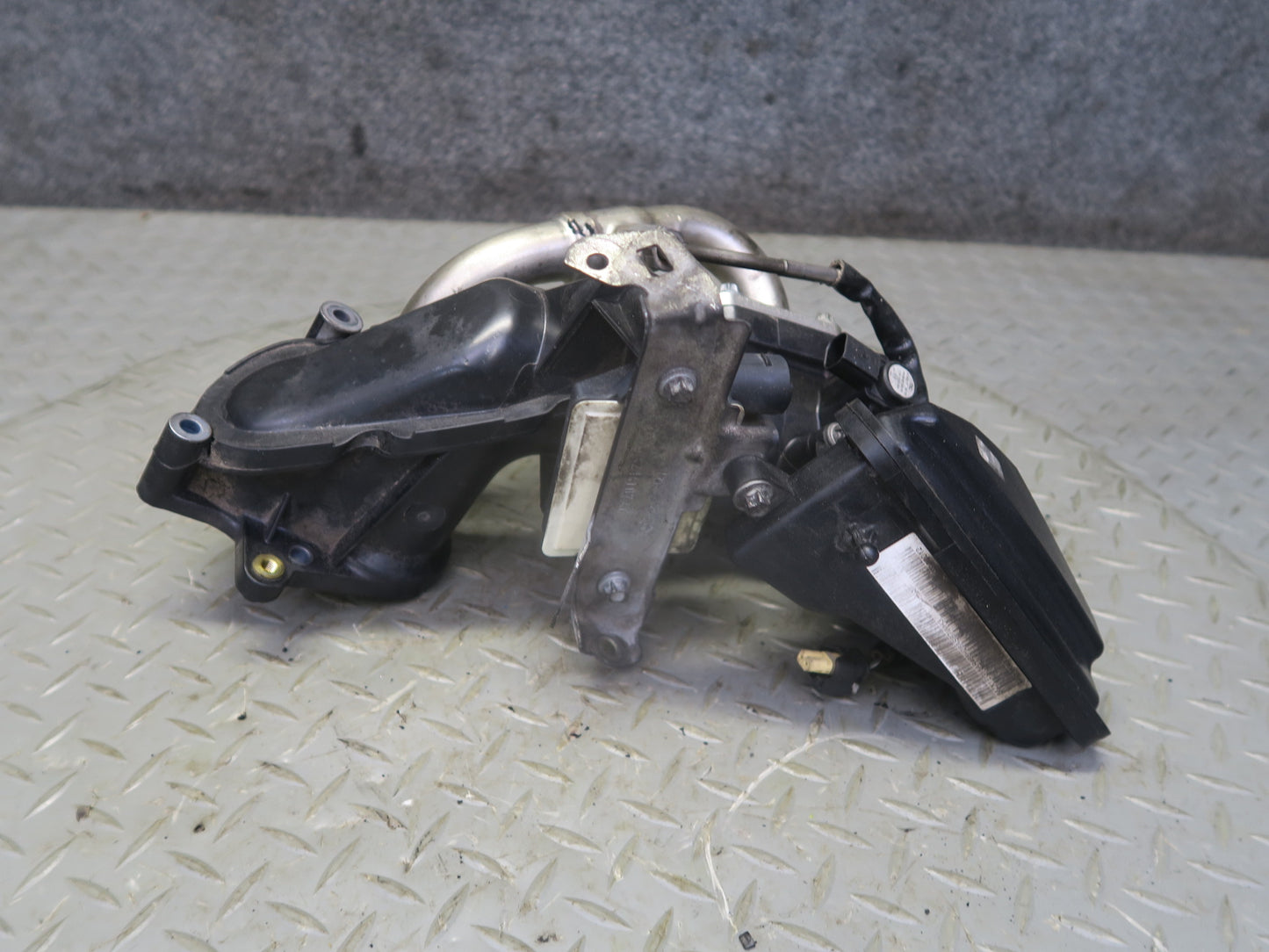10-11 Mercedes W164 ML350 OM642 Bluetec Diesel Air Intake Duct Tube w EGR OEM