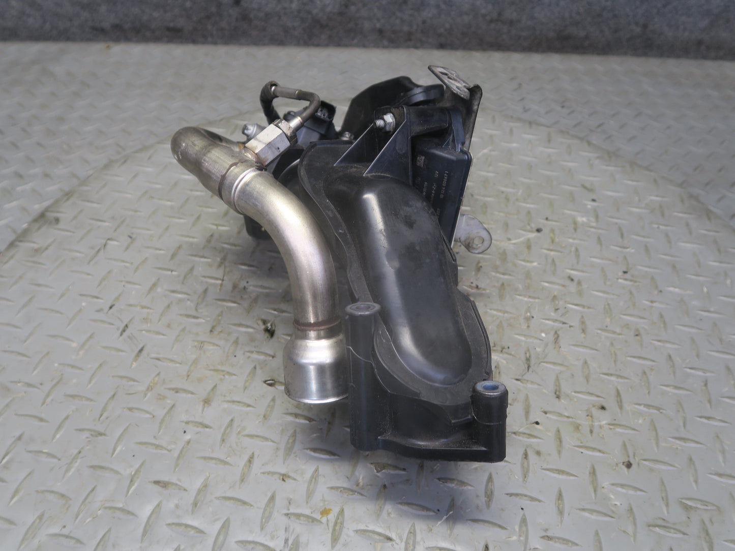 10-11 Mercedes W164 ML350 OM642 Bluetec Diesel Air Intake Duct Tube w EGR OEM