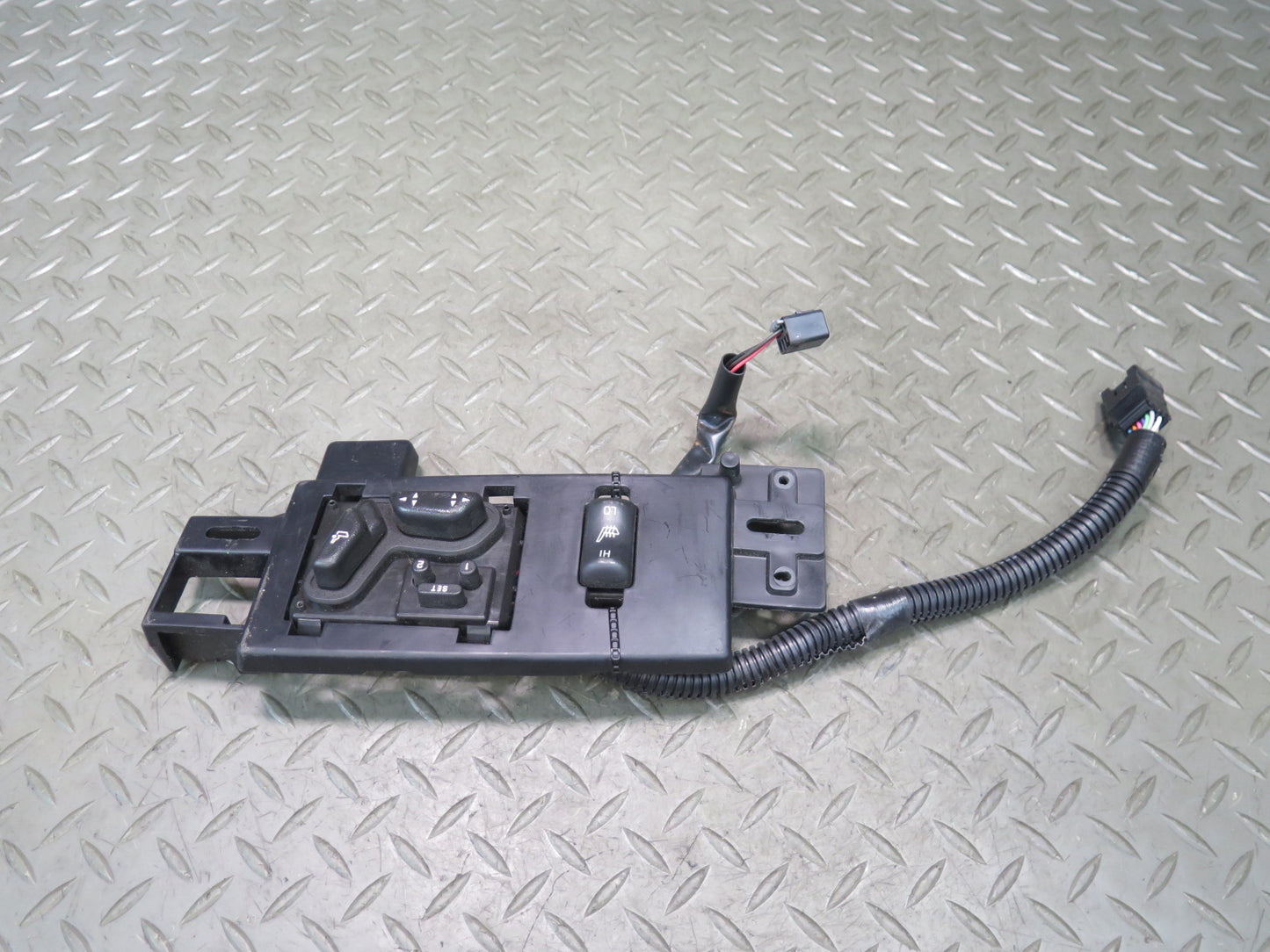 03-06 Chevrolet SSR Front Left Driver Seat Adjustment Memory Heated Switch OEM