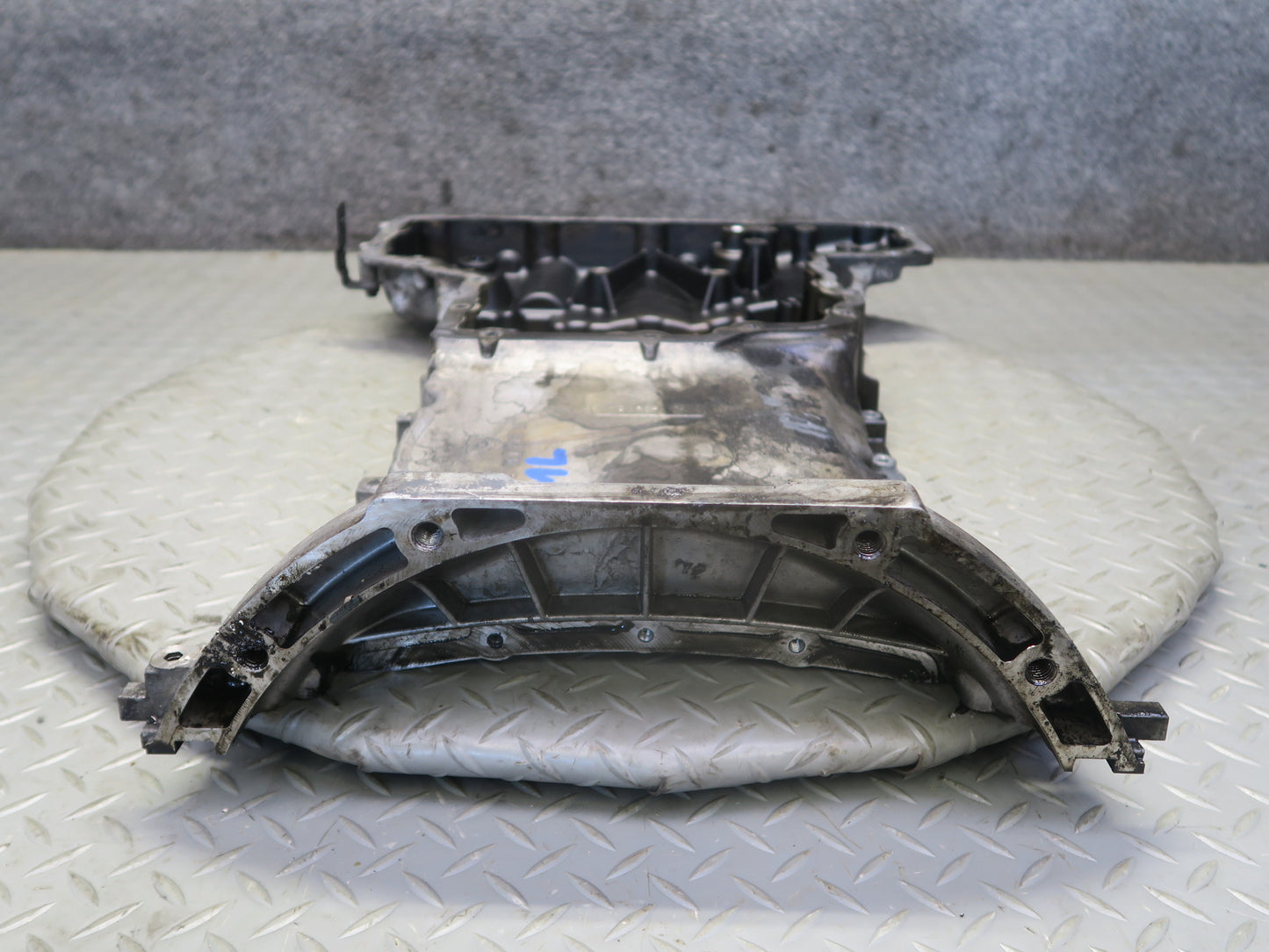 10-11 Mercedes W164 ML350 OM642 Diesel Bluetec Engine Upper Oil Pan OEM