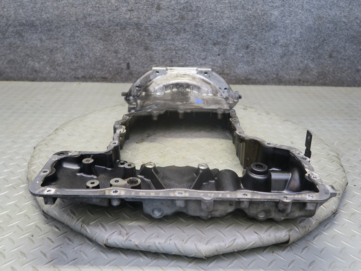 10-11 Mercedes W164 ML350 OM642 Diesel Bluetec Engine Upper Oil Pan OEM