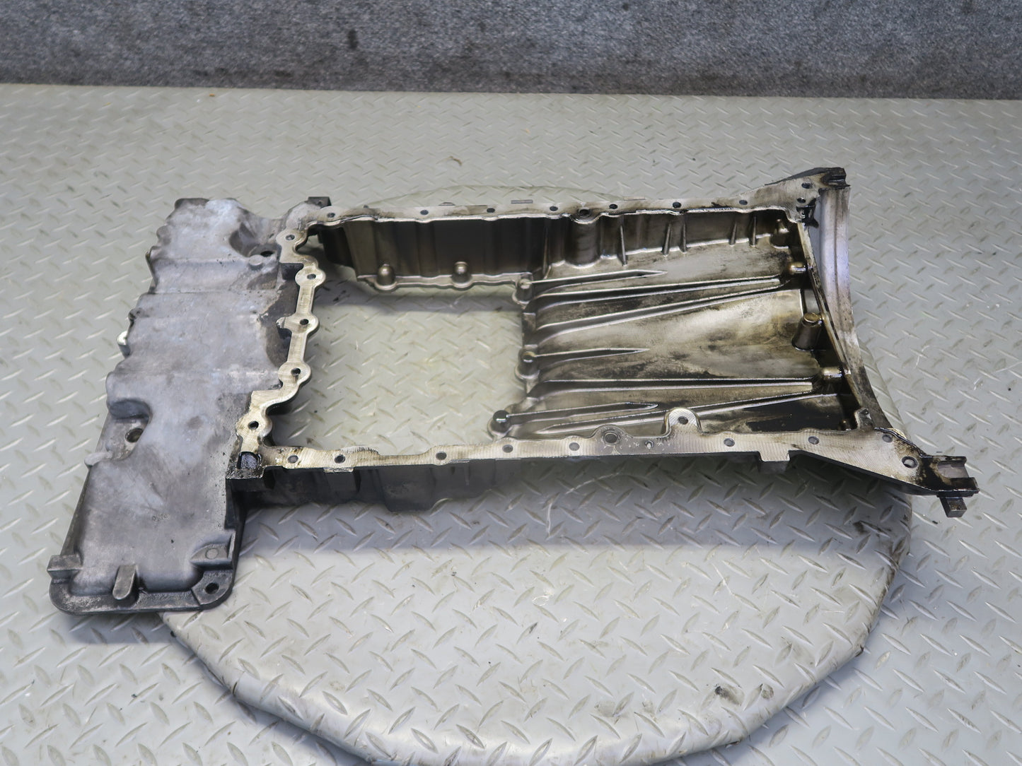 10-11 Mercedes W164 ML350 OM642 Diesel Bluetec Engine Upper Oil Pan OEM