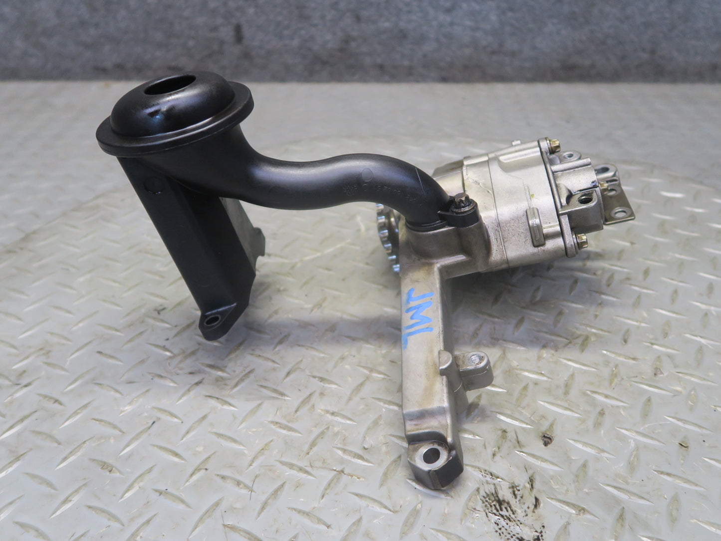 10-11 Mercedes W164 ML350 OM642 Diesel Bluetec Oil Pump w Pickup Tube OEM