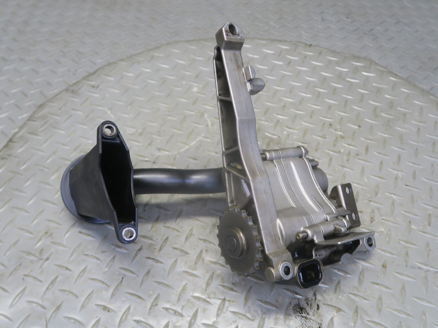 10-11 Mercedes W164 ML350 OM642 Diesel Bluetec Oil Pump w Pickup Tube OEM