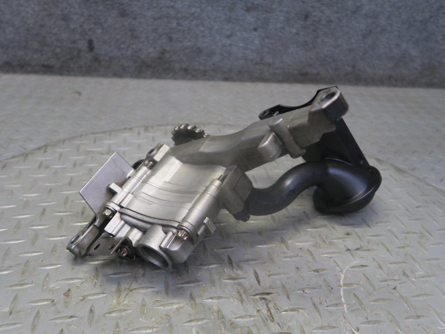 10-11 Mercedes W164 ML350 OM642 Diesel Bluetec Oil Pump w Pickup Tube OEM