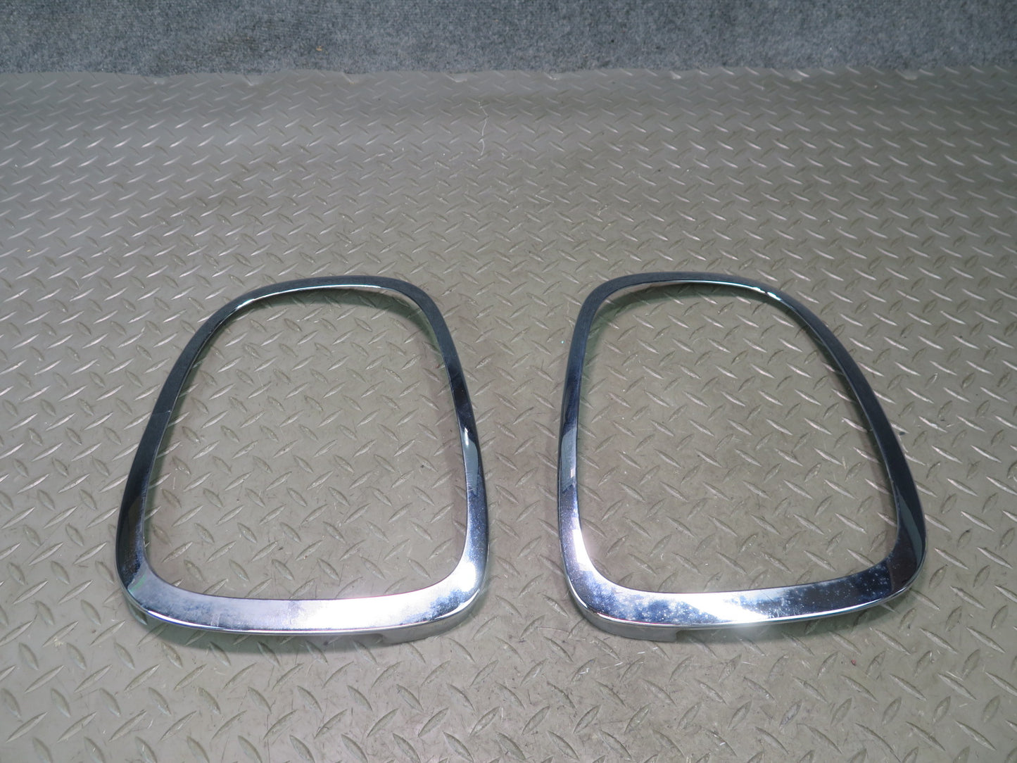 16-19 Mini Cooper F55 F56 F57 Rear Tail Light Chrome Trim Bezel Panel Set OEM