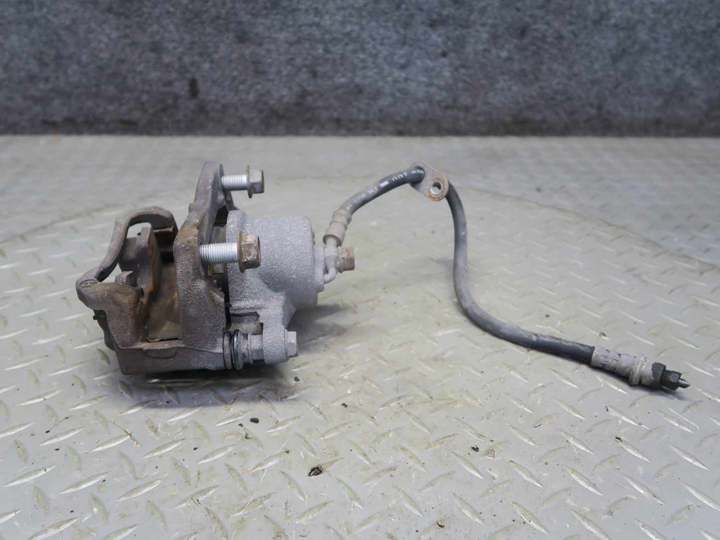 00-05 Toyota MR2 Spyder ZZW30L Set of 2 Front Left & Right Brake Caliper OEM