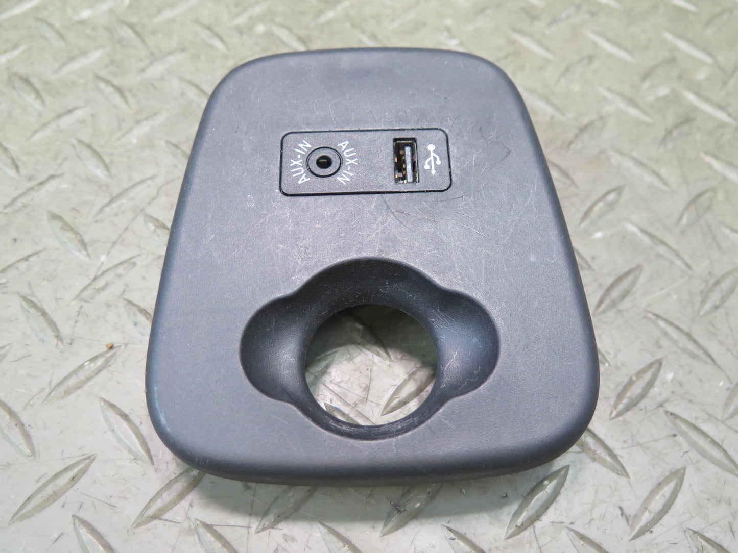 16-19 Mini Cooper F55 F56 F57 AUX Audio Input USB Port w Trim Panel OEM