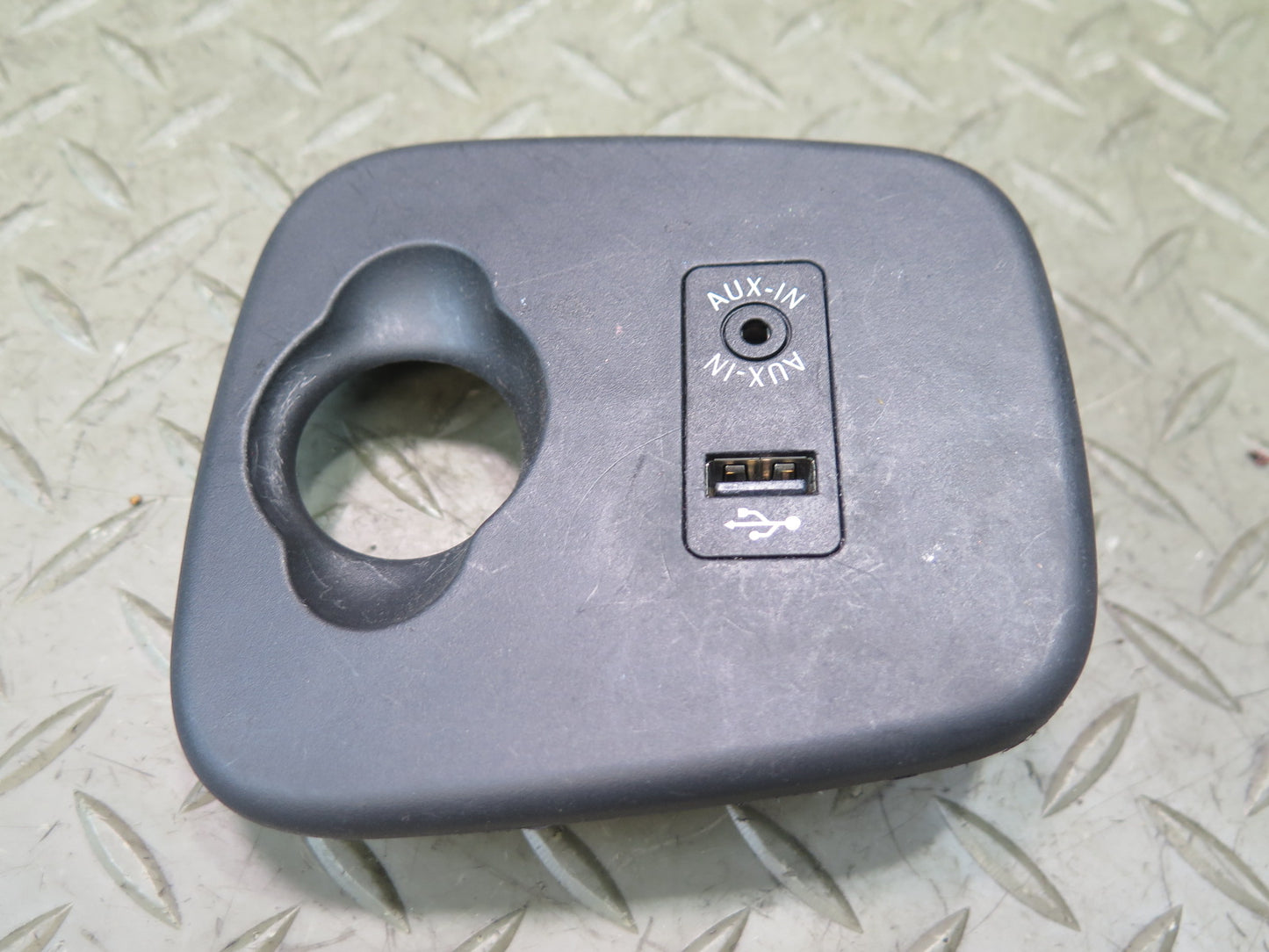 16-19 Mini Cooper F55 F56 F57 AUX Audio Input USB Port w Trim Panel OEM