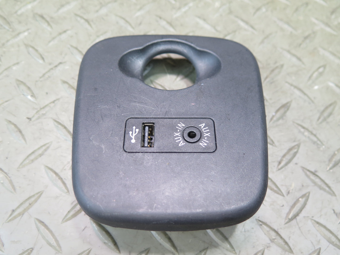16-19 Mini Cooper F55 F56 F57 AUX Audio Input USB Port w Trim Panel OEM