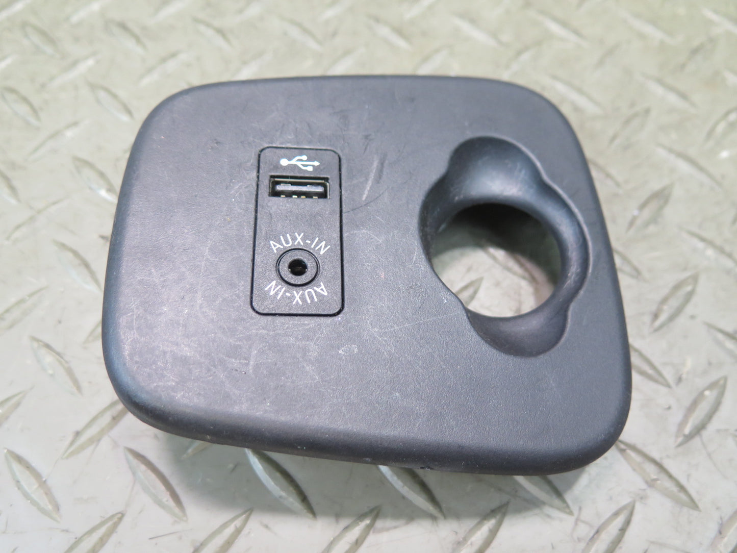 16-19 Mini Cooper F55 F56 F57 AUX Audio Input USB Port w Trim Panel OEM