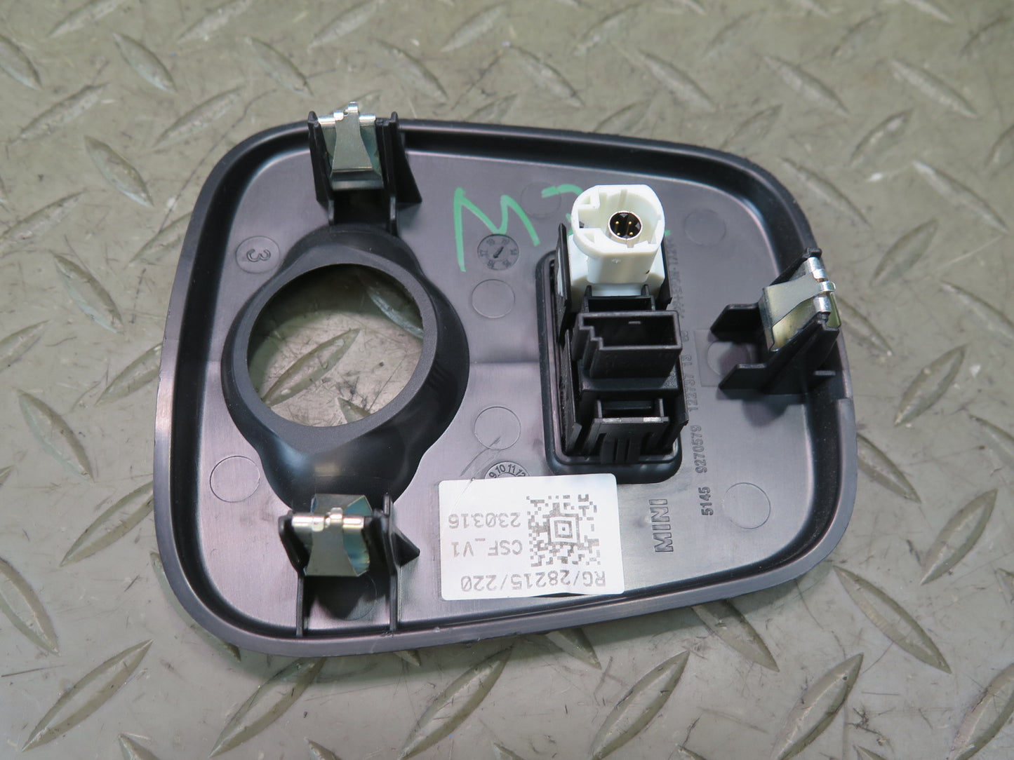 16-19 Mini Cooper F55 F56 F57 AUX Audio Input USB Port w Trim Panel OEM