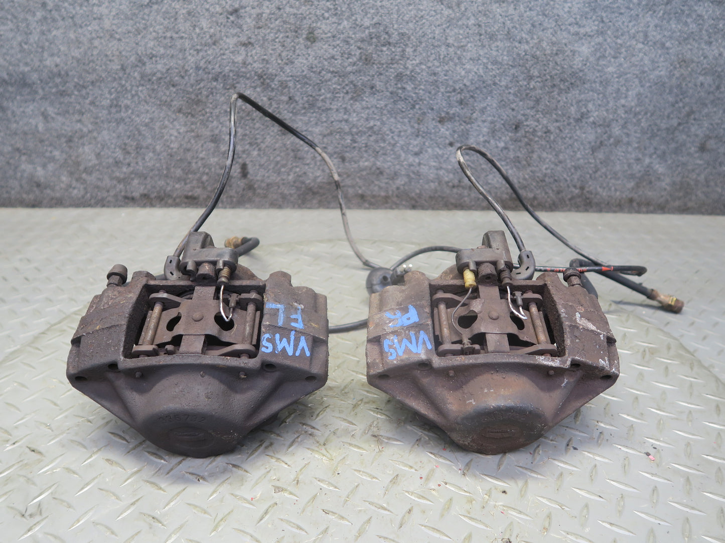 86-91 Mercedes W126 560SEL Set of 2 Front Left & Right Brake Caliper OEM
