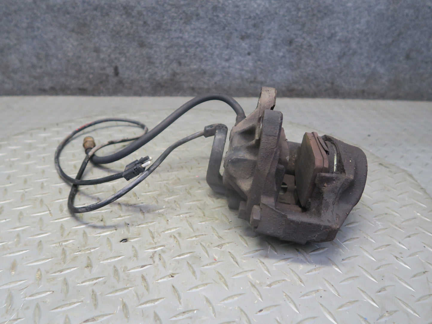 86-91 Mercedes W126 560SEL Set of 2 Front Left & Right Brake Caliper OEM
