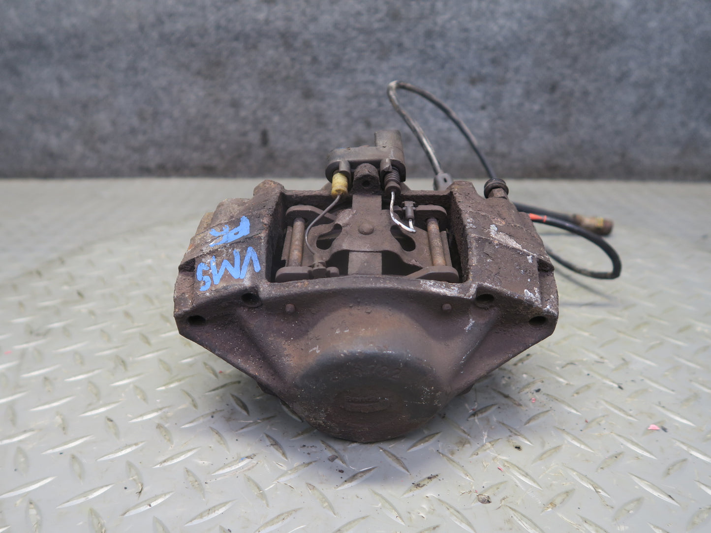 86-91 Mercedes W126 560SEL Set of 2 Front Left & Right Brake Caliper OEM