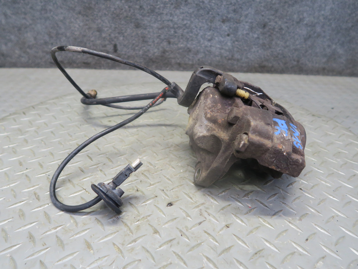 86-91 Mercedes W126 560SEL Set of 2 Front Left & Right Brake Caliper OEM