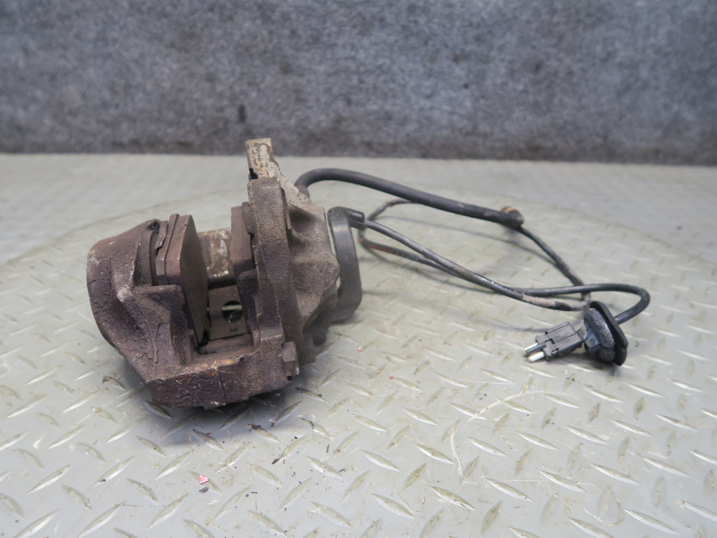 86-91 Mercedes W126 560SEL Set of 2 Front Left & Right Brake Caliper OEM